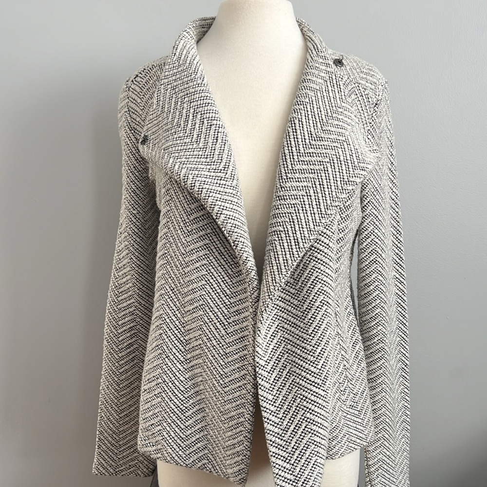 Donated ✌🏼 🫶🏼 Lou & Grey Wrap Cardigan Sweater Black White Chevron Womens M - Picture 5 of 15